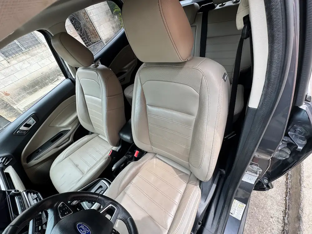Ford EcoSport 2019 interior - Asientos delanteros cómodos